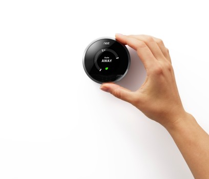 nest_thermostat_with_a_hand